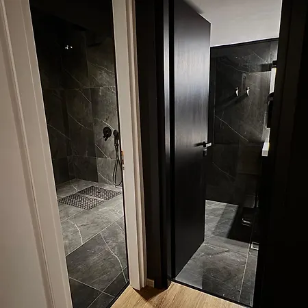 아파트 Mazzo Luxury 모넴바시아