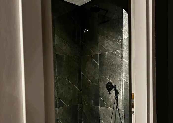 Mazzo Luxury 모넴바시아